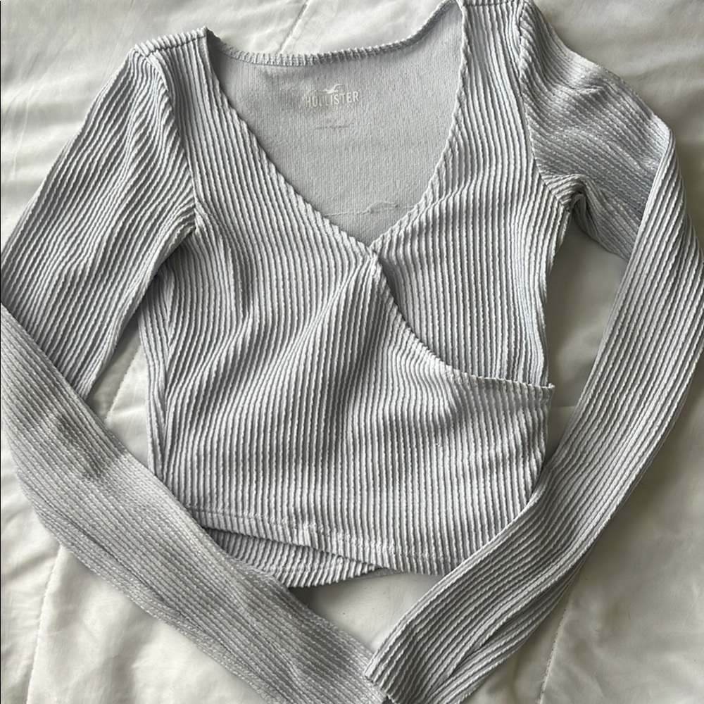 Hollister Women's Light Blue Ribbed Top